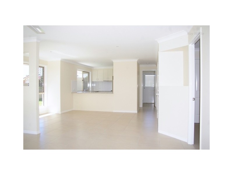 2/1 Lady Bowen Parade, Rothwell QLD 4022