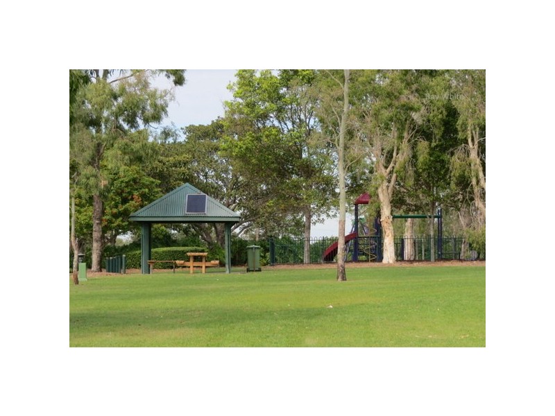 18 Woodland Street, Rothwell QLD 4022