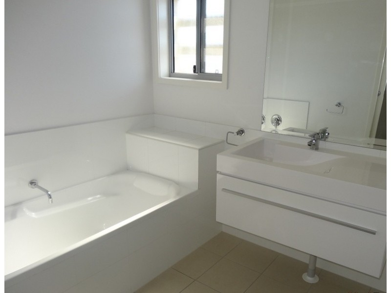 1/17 Lady Bowen Parade, Rothwell QLD 4022