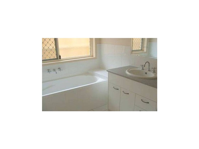 8 Varuna Court, Rothwell QLD 4022