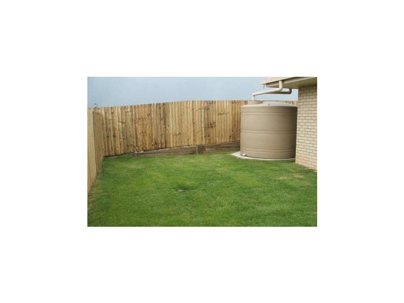 8 Varuna Court, Rothwell QLD 4022