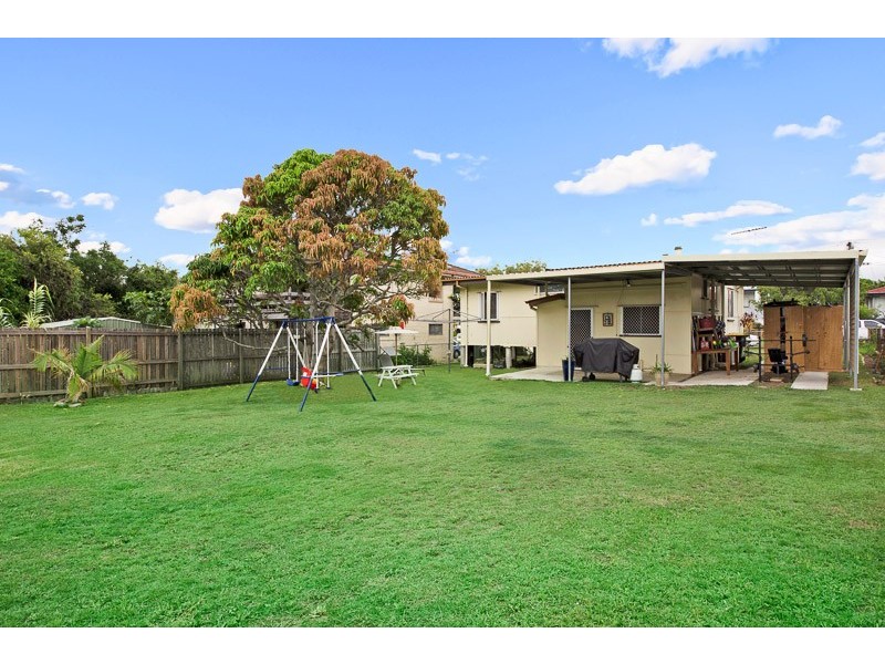9 Weaber Street, Clontarf QLD 4019