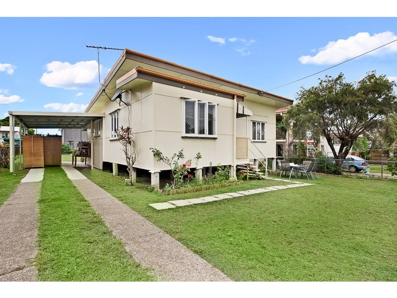 9 Weaber Street, Clontarf QLD 4019