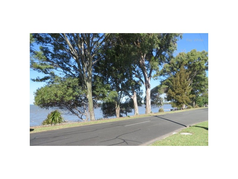 47 Esplanade, Deception Bay QLD 4508