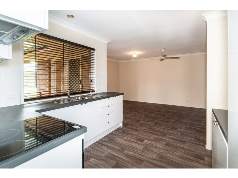 15 Hillmont Crescent, Morayfield QLD 4506