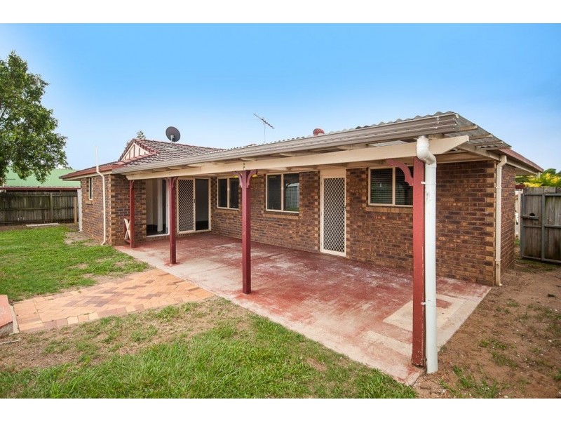 15 Hillmont Crescent, Morayfield QLD 4506