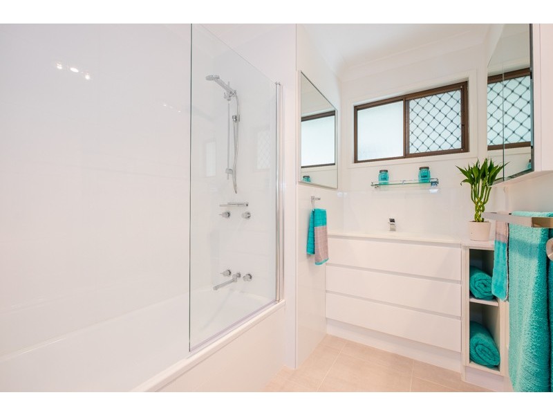 1 Bridecroft Court, Deception Bay QLD 4508