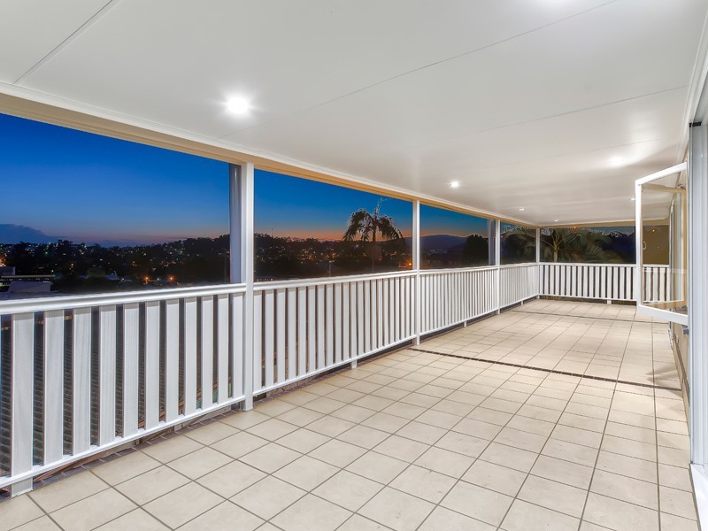 10 Farrant Street, Stafford Heights QLD 4053