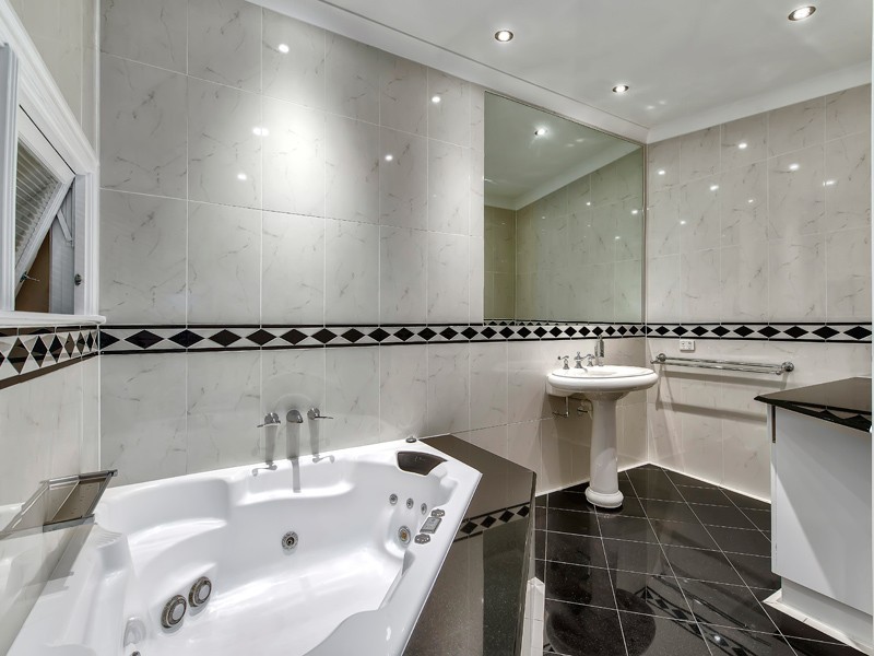 10 Farrant Street, Stafford Heights QLD 4053