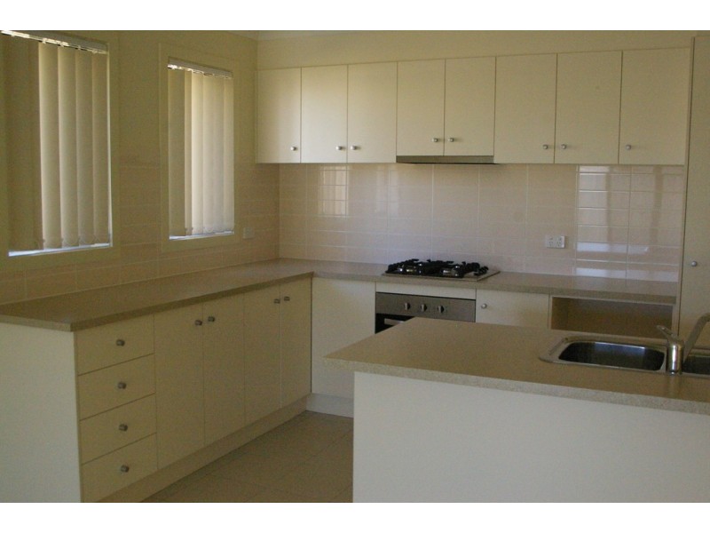 19 dewdrop, Ningi QLD 4511