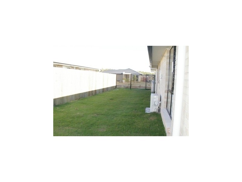 19 dewdrop, Ningi QLD 4511