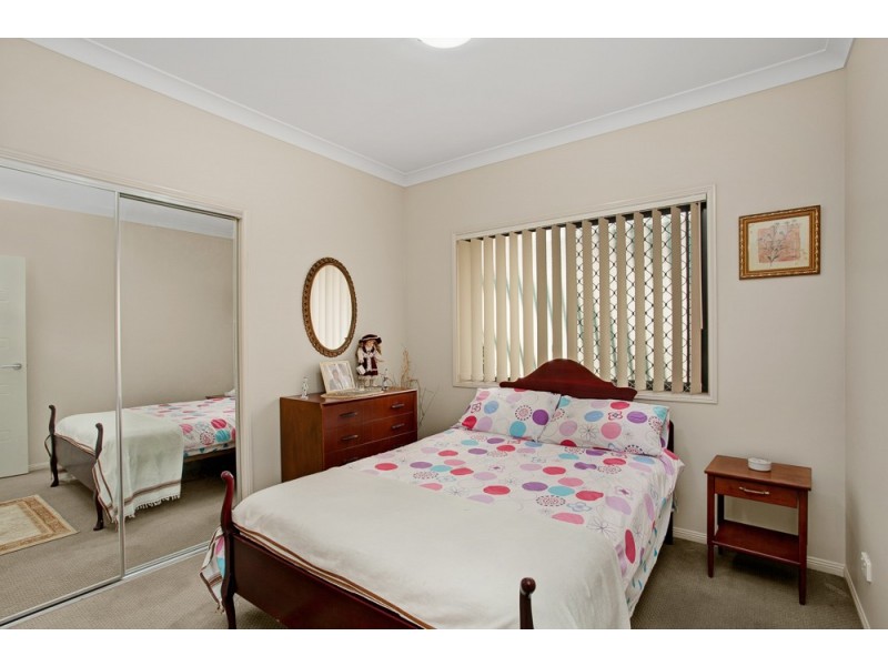 2/15 Eugenia Avenue, Rothwell QLD 4022