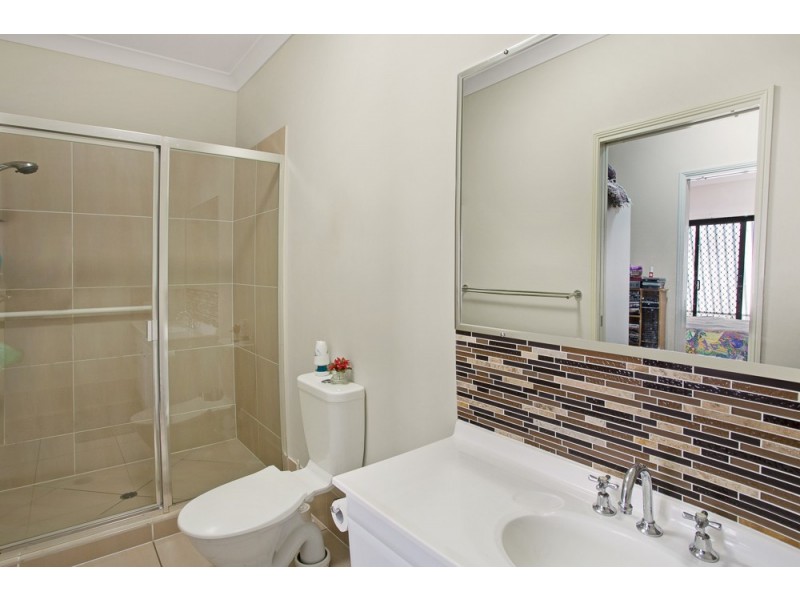 2/15 Eugenia Avenue, Rothwell QLD 4022