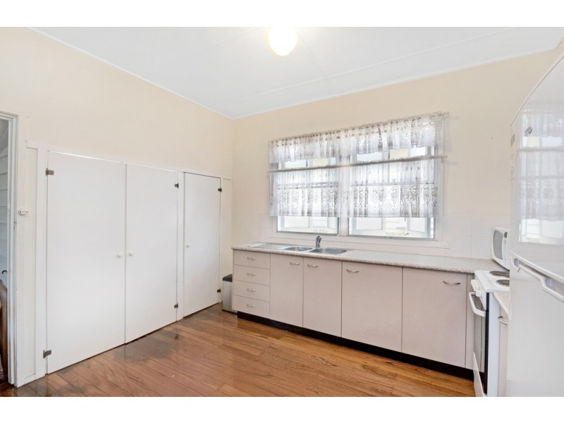 135 Oxley Avenue, Woody Point QLD 4019