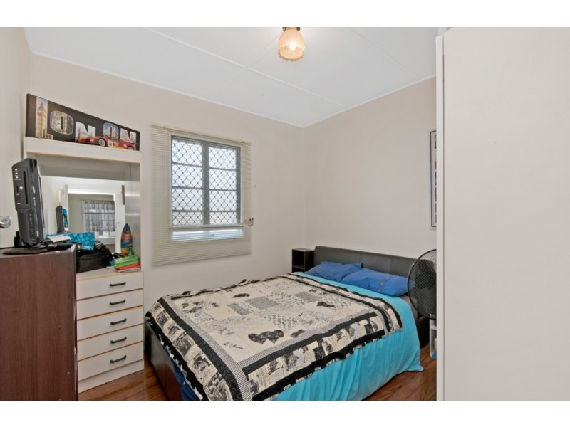 135 Oxley Avenue, Woody Point QLD 4019