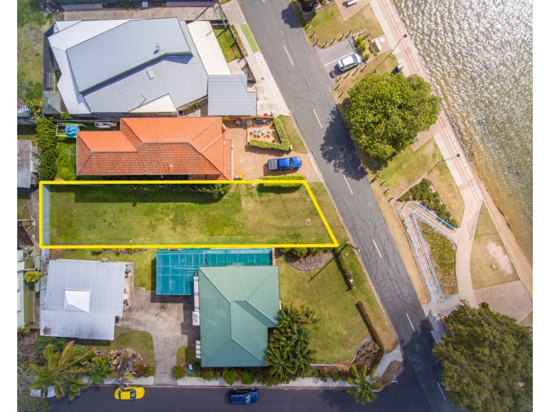 27 Esplanade, Deception Bay QLD 4508