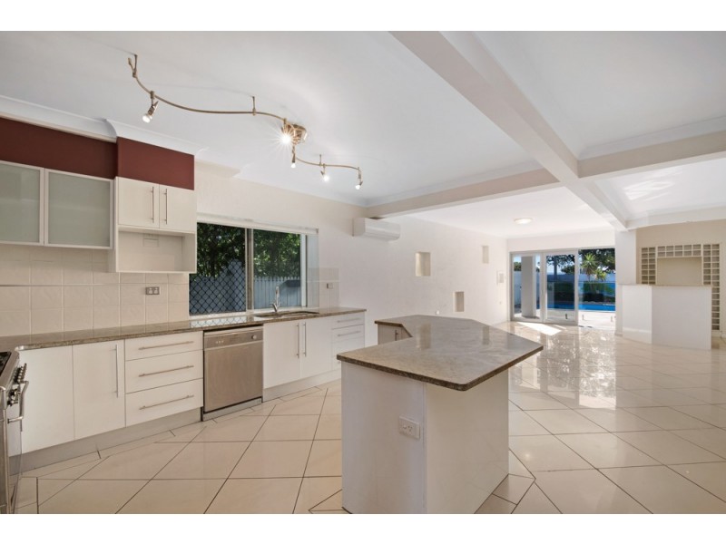 44a Oyster Point Esplanade, Scarborough QLD 4020