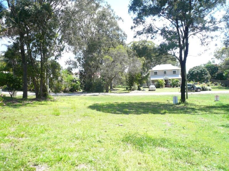 35 Charles Terrace, Macleay Island QLD 4184