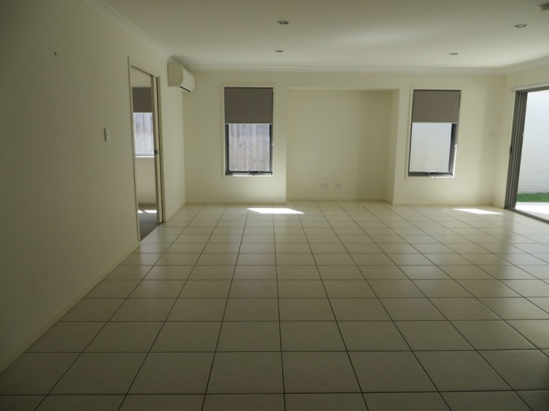 19 Jowarra Street, Kallangur QLD 4503