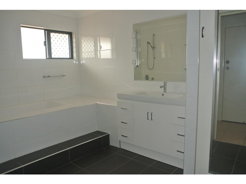 2 McKillop Street, Rothwell QLD 4022