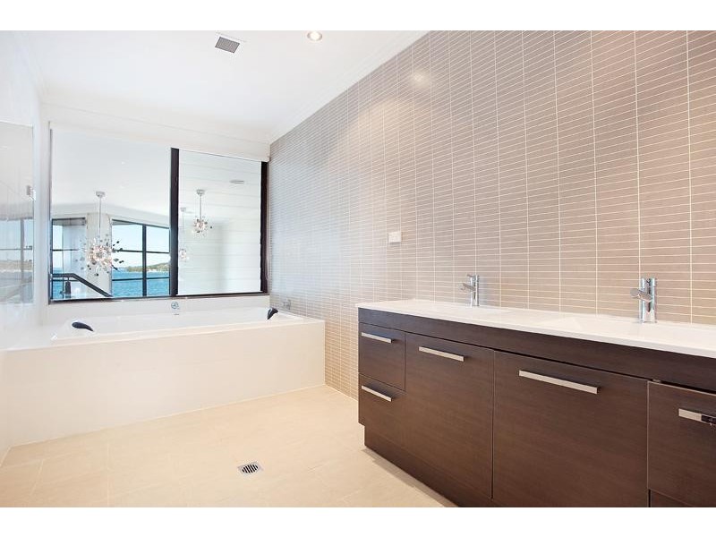 15,194 The Esplanade, Speers Point NSW 2284