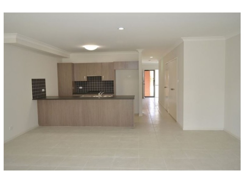 30 / 8 Stockton, Morisset NSW 2264