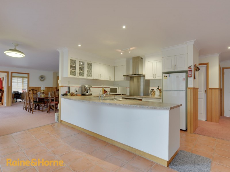 18 Burwood Drive, Blackmans Bay TAS 7052