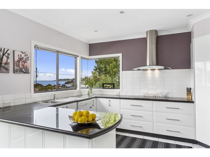 165 Roslyn Avenue, Blackmans Bay TAS 7052