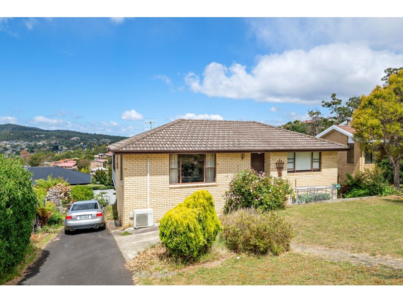 16 Stirling Avenue, Blackmans Bay TAS 7052