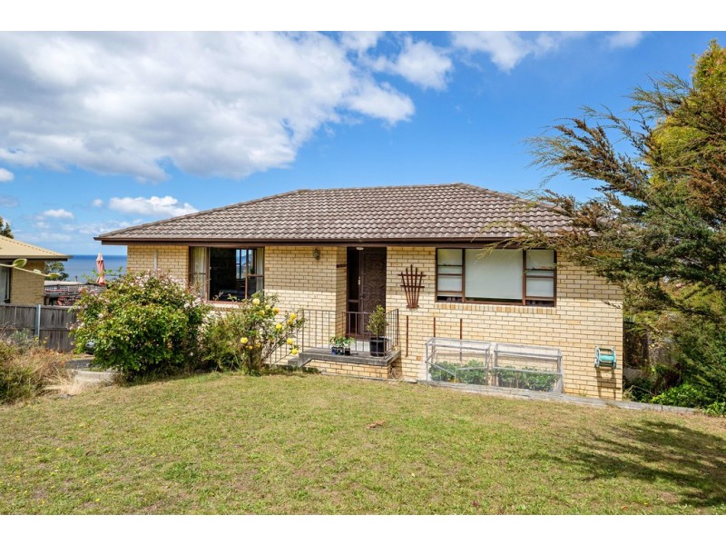 16 Stirling Avenue, Blackmans Bay TAS 7052