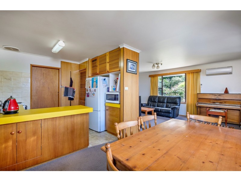 16 Stirling Avenue, Blackmans Bay TAS 7052