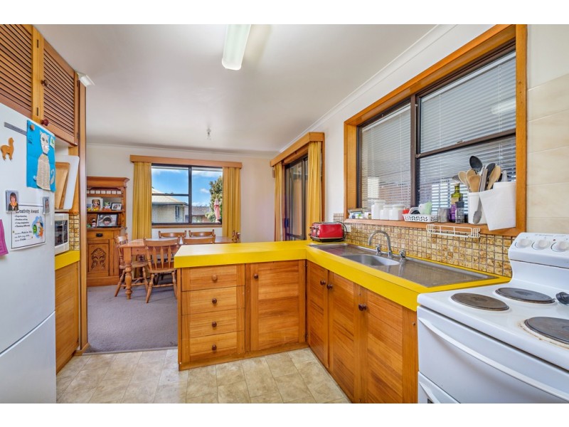 16 Stirling Avenue, Blackmans Bay TAS 7052