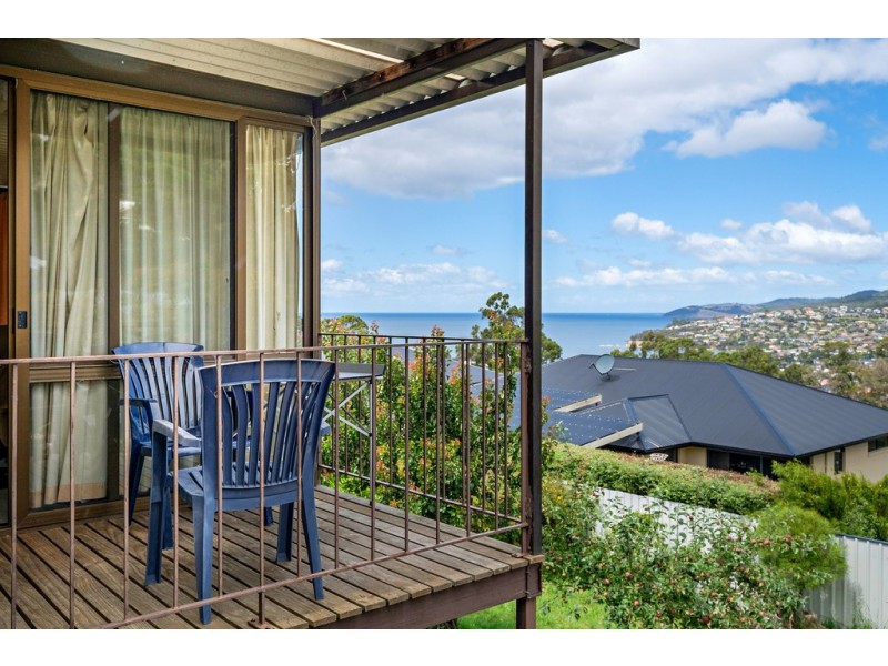 16 Stirling Avenue, Blackmans Bay TAS 7052