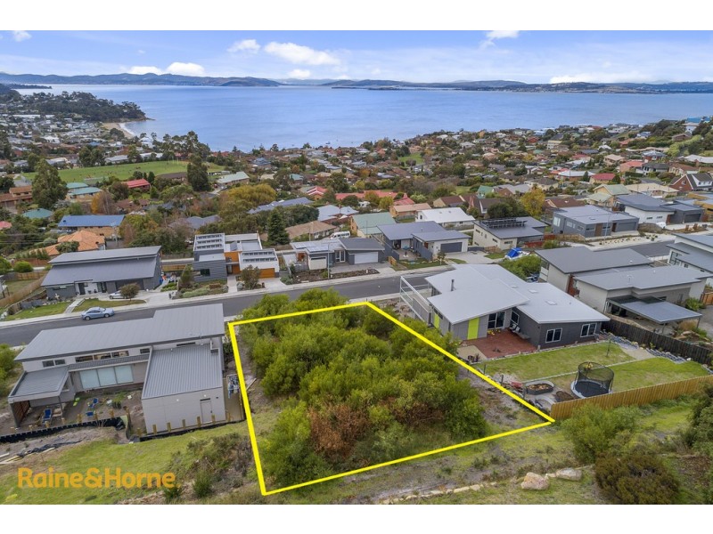 11 Caladium Place, Blackmans Bay TAS 7052