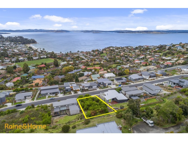 11 Caladium Place, Blackmans Bay TAS 7052