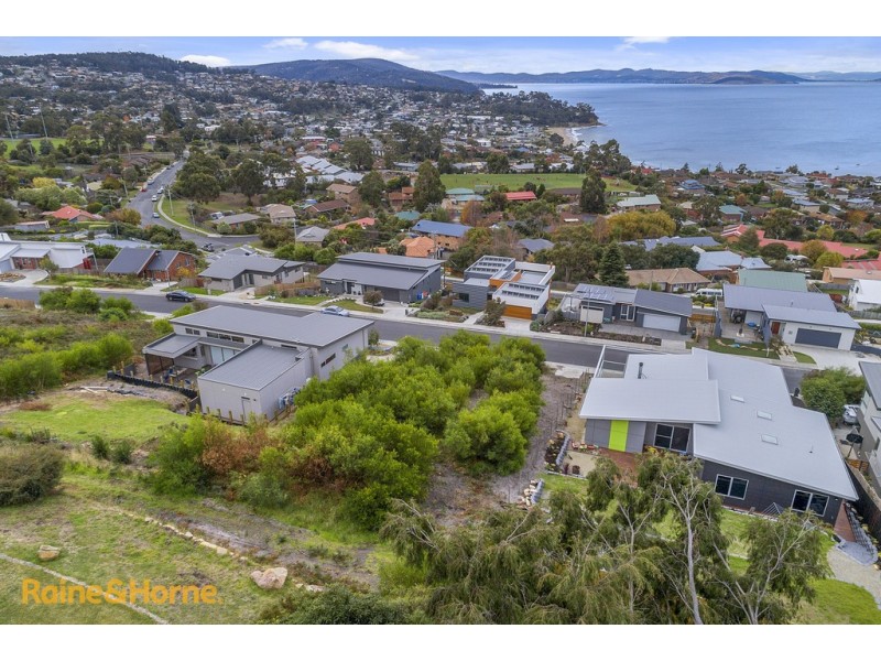 11 Caladium Place, Blackmans Bay TAS 7052