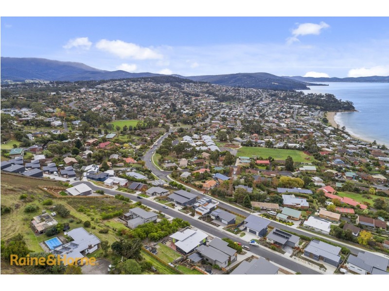 11 Caladium Place, Blackmans Bay TAS 7052