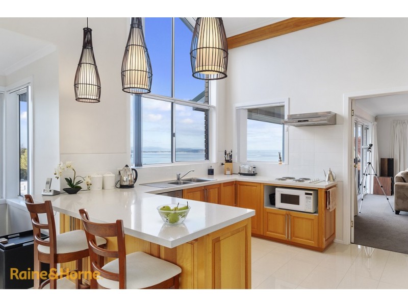 10 Timbertop Drive, Blackmans Bay TAS 7052
