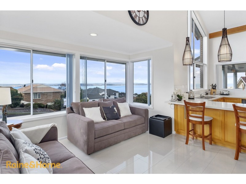 10 Timbertop Drive, Blackmans Bay TAS 7052