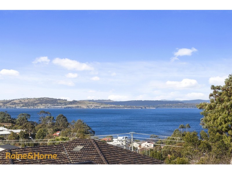 2/9 Crystal Downs Drive, Blackmans Bay TAS 7052