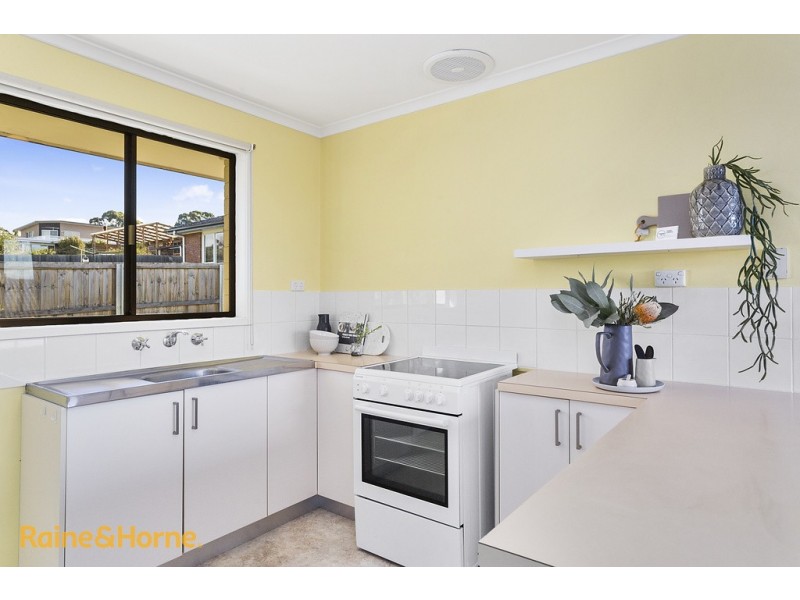 2/9 Crystal Downs Drive, Blackmans Bay TAS 7052