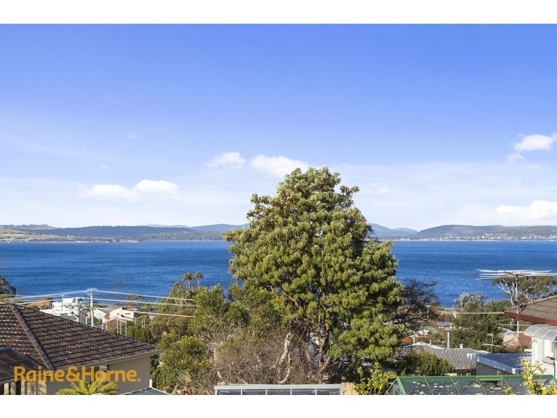 2/9 Crystal Downs Drive, Blackmans Bay TAS 7052