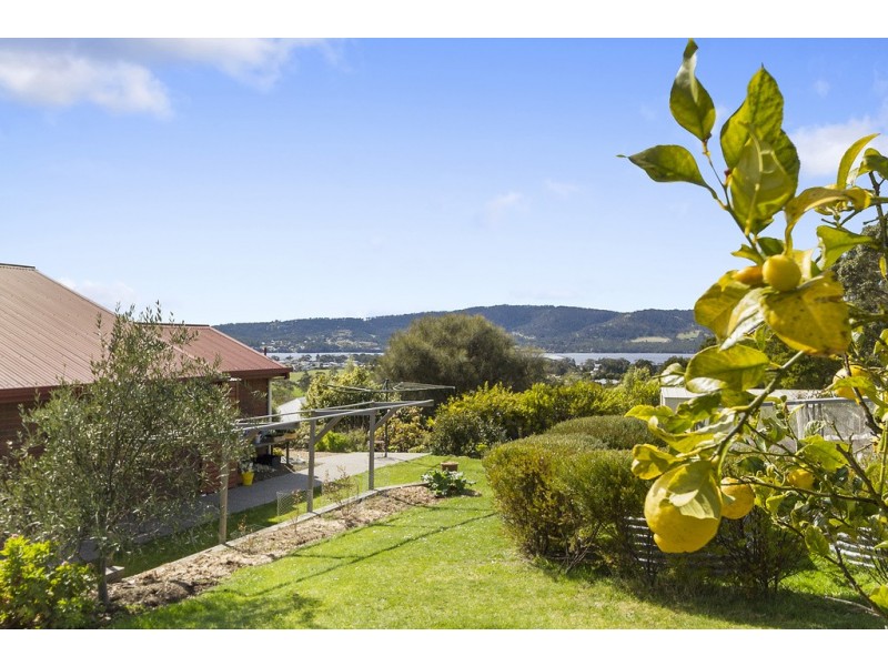 12 Englefield Drive, Margate TAS 7054