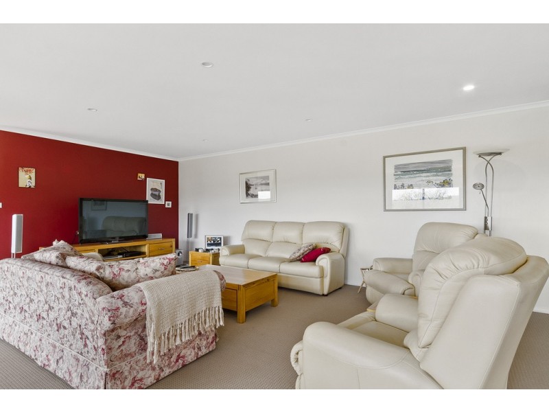 12 Englefield Drive, Margate TAS 7054