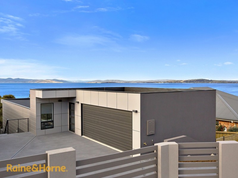 2/43 Suncoast Drive, Blackmans Bay TAS 7052