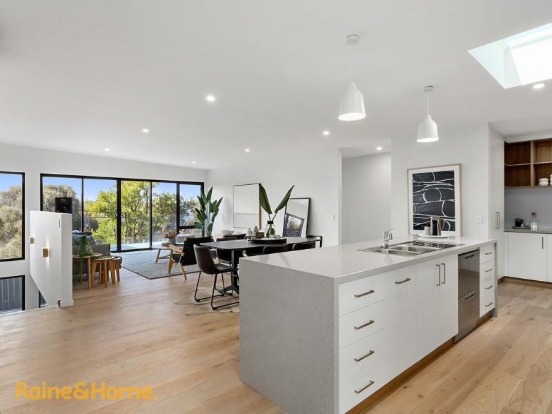 2/43 Suncoast Drive, Blackmans Bay TAS 7052