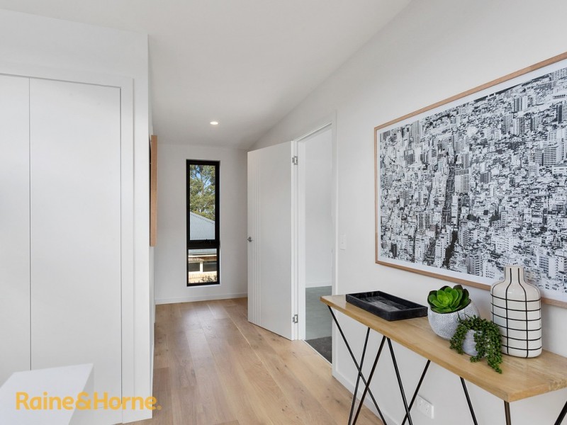 2/43 Suncoast Drive, Blackmans Bay TAS 7052