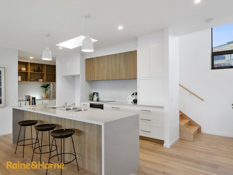 2/43 Suncoast Drive, Blackmans Bay TAS 7052