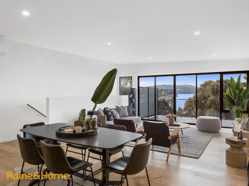 2/43 Suncoast Drive, Blackmans Bay TAS 7052