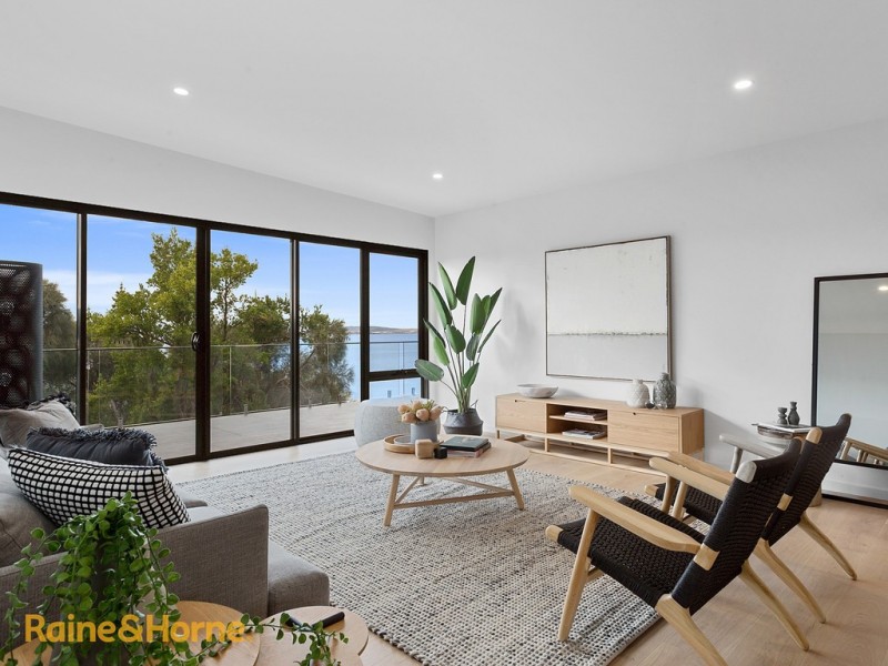 2/43 Suncoast Drive, Blackmans Bay TAS 7052